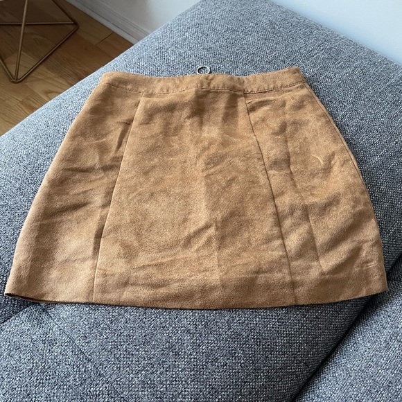 3/22 🧡 Camel Zip front mini skirt - Picture 2 of 6